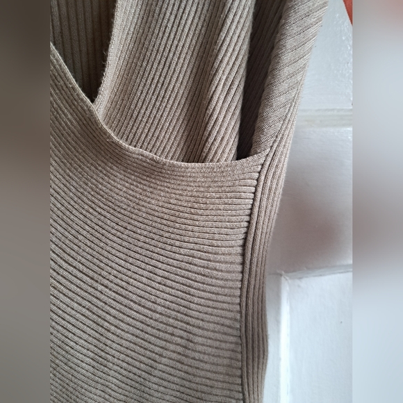 Armani Collezioni Size L Made in Italy Vintage Giorgio Armani - Tan sweater tank - Picture 2 of 4